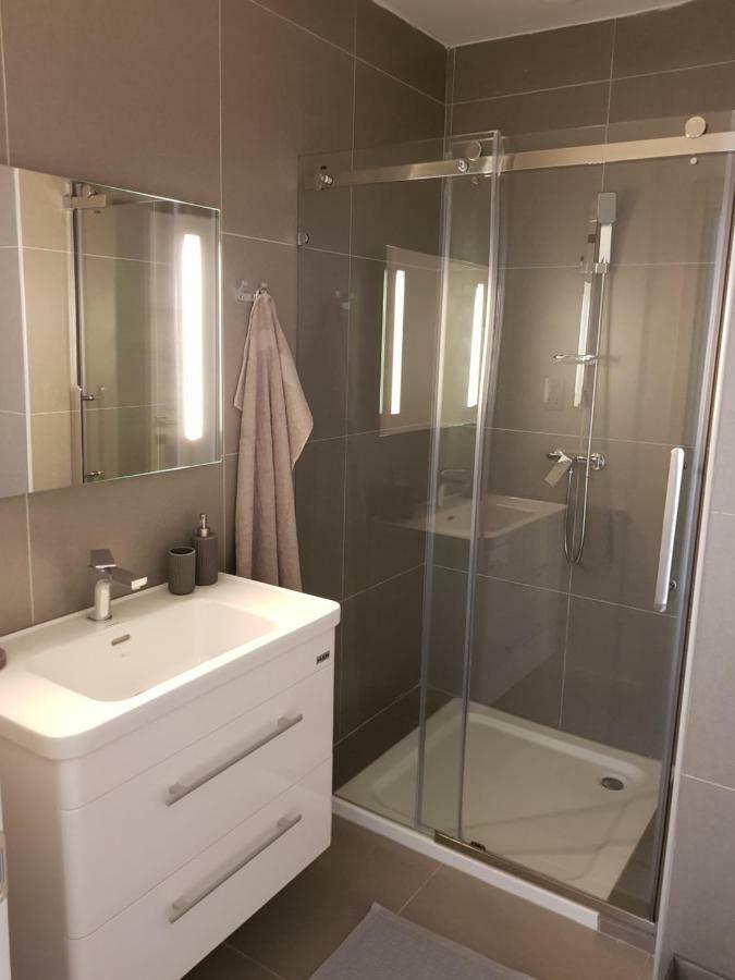 Duplex Maisonette With Heated P-Pool And Jacuzzi Сент Джулианс Экстерьер фото