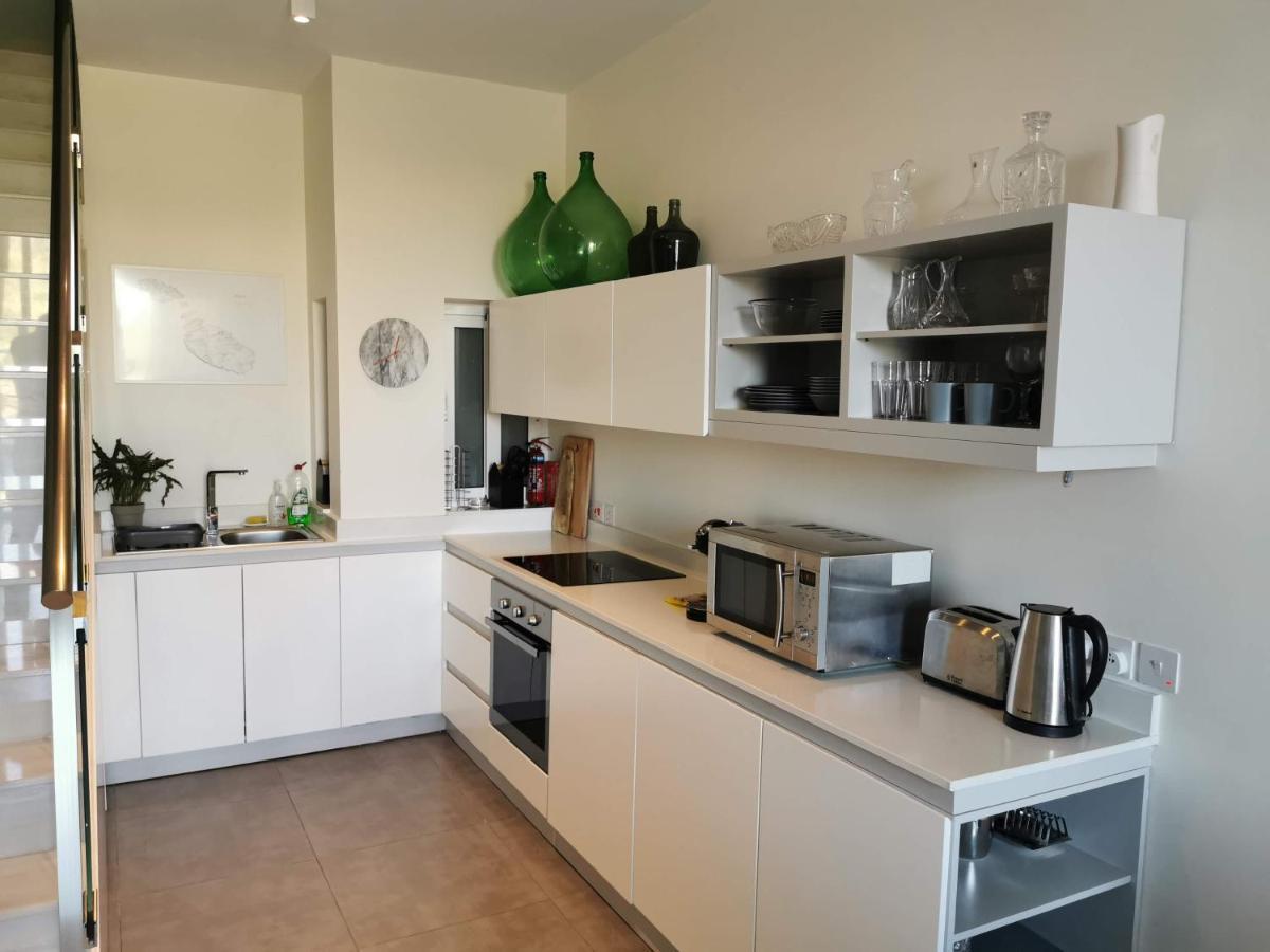 Duplex Maisonette With Heated P-Pool And Jacuzzi Сент Джулианс Экстерьер фото